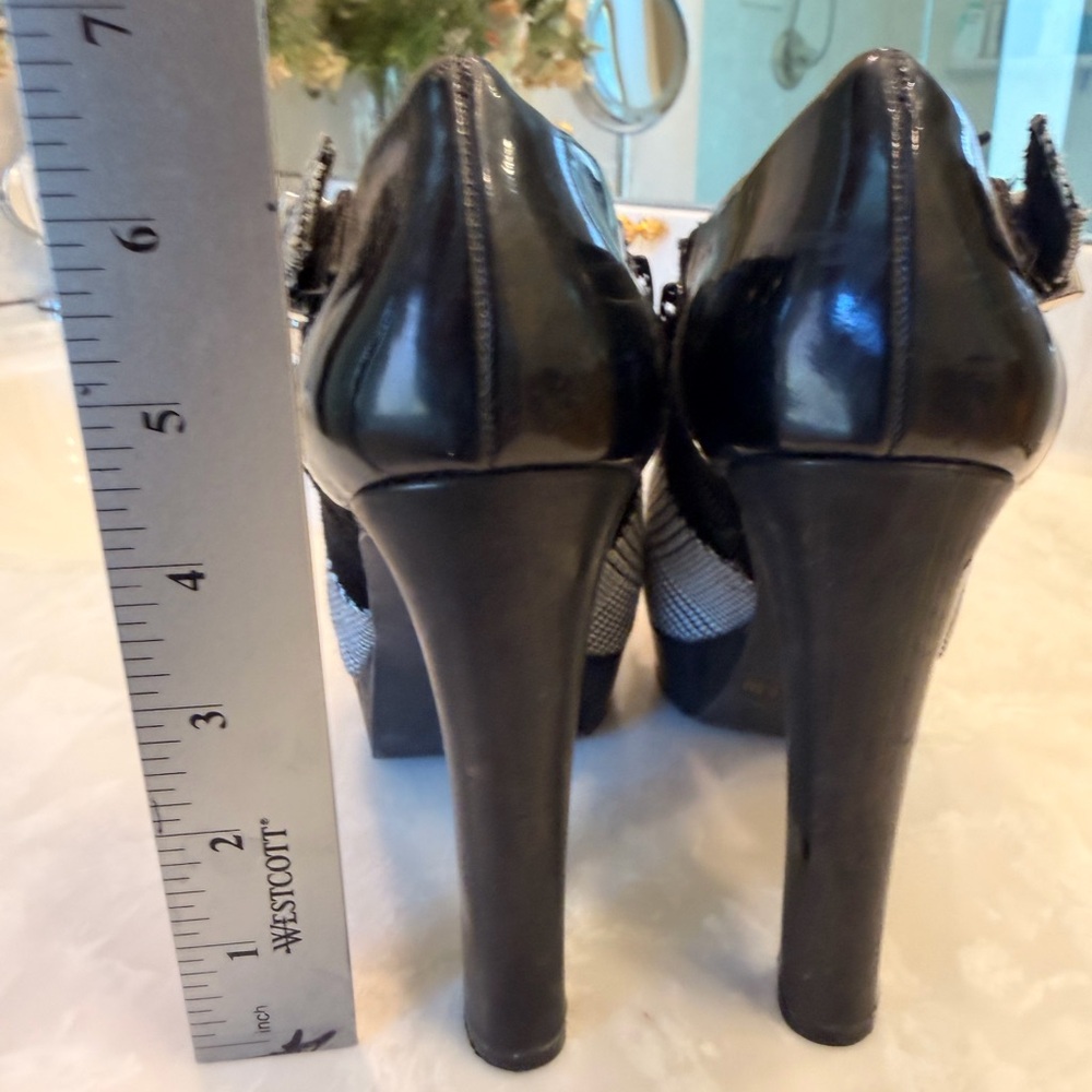 Gianna Bini platform heel booties featuring a black and white plaid print Sz 6.5 - Picture 9 of 12